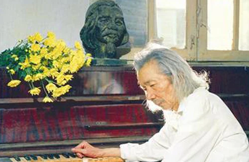 Xuân đến lại nhớ "Mùa xuân đầu tiên"