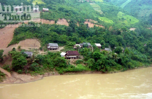 Nghệ An: Mưa lũ cuốn trôi cả nhà cùng 3 mẹ con