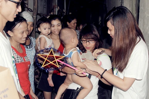 Tết Trung thu của trẻ nghèo bãi sông