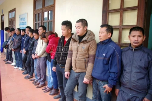 Bắt quả tang 20 con bạc đang sát phạt nhau bằng hình thức xóc đĩa