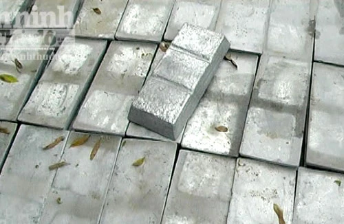 Bắt giữ xe chở gần 10 tấn phôi kẽm trái phép 