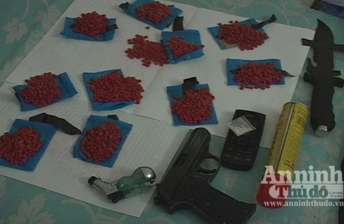 Bắt đối tượng vận chuyển ma túy trên xe khách