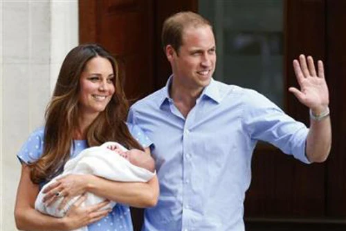 Tiểu Hoàng tử Anh ra mắt công chúng