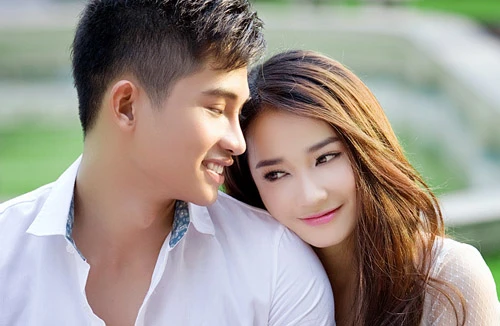 Giải bạc siêu mẫu Đinh Minh Quân tình tứ cùng mỹ nhân “Quả tim máu”