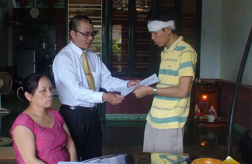 Bảo hiểm chi trả gần 200 triệu đồng cho nạn nhân vụ lật xe khách ở cầu Serepok