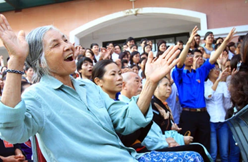 "Mang âm nhạc đến bệnh viện" lần đầu lên sóng trực tiếp