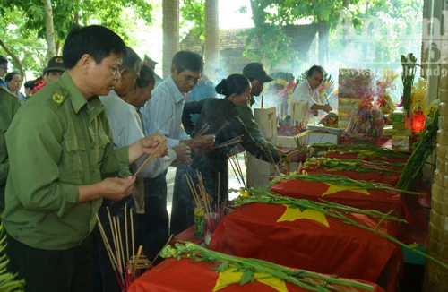 Truy điệu và an táng 9 hài cốt liệt sĩ