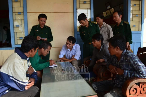 Bàn giao, đưa 4 ngư dân Philippines bị nạn về nước