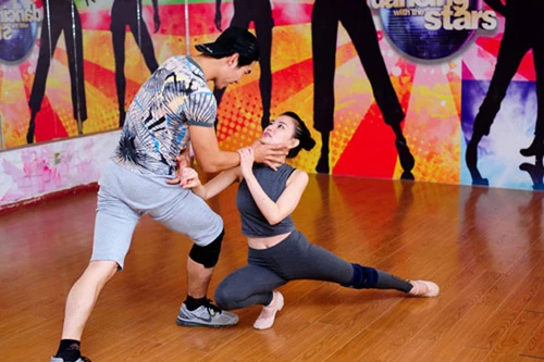 Thu Thủy rủ "tình cũ" lên sân khấu xả "stress"