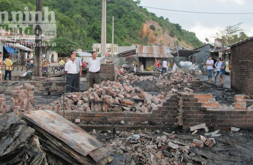Phú Yên: Hỏa hoạn thiêu rụi 12 nhà dân 