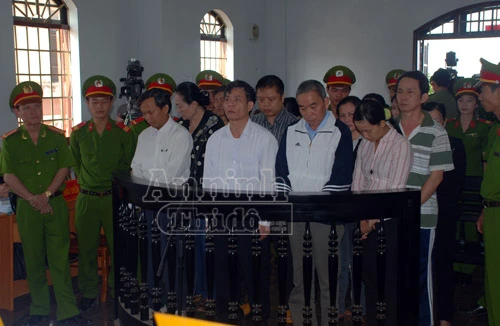 Ghi nhận buổi đầu xét xử "đại án" rút ruột hàng nghìn tỷ