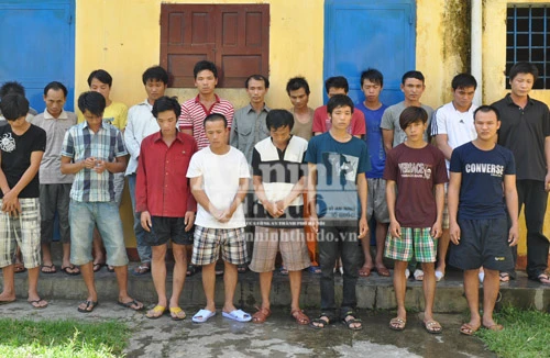 Cứ nhận lương là "nướng" vào cờ bạc