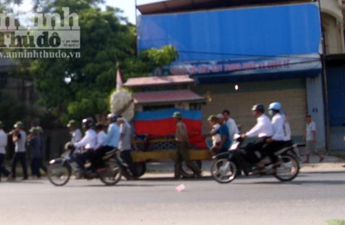Nghi sốc thuốc, một thanh niên rơi xuống ao chết đuối