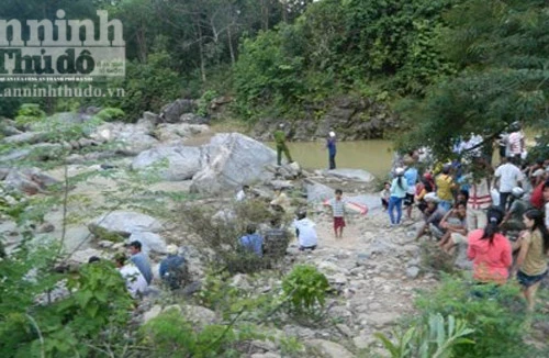 Tắm suối mừng tốt nghiệp THPT, 2 học sinh bị đuối nước