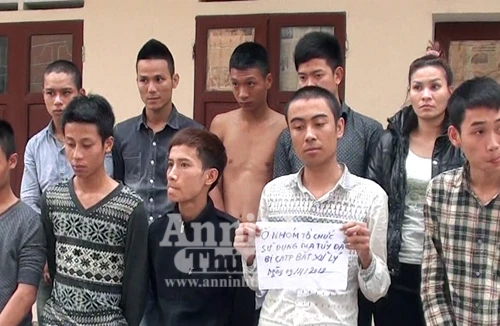 Bắt 11 đối tượng lắc trong quán karaoke