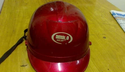 Đội phó QLTT dùng mũ bảo hiểm đập đầu cấp dưới