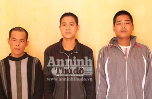 Lấy trộm cả chiếc thuyền máy, tàng trữ hàng chục tép heroin