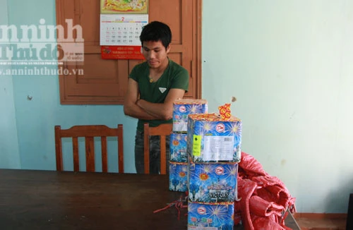 Phát hiện 16 bánh cần sa khô giấu trong loa âm ly