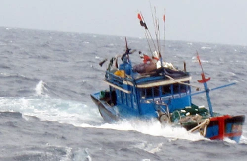 Bình Định: 2 tàu cá bị nạn trên biển đã vào bờ an toàn