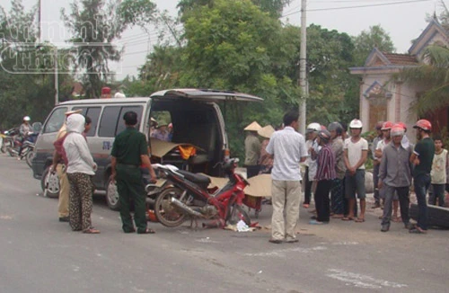 Đang chạy, xe container bất ngờ bị văng bánh khiến hai mẹ con chết thảm