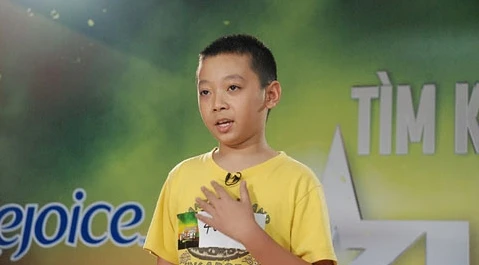 Cậu bé gây sốt trên mạng khiến giám khảo bật khóc