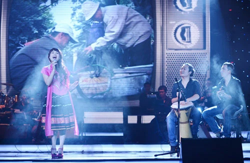 "Thị màu" Ngọc Khuê Mang âm nhạc đến bệnh viện 198