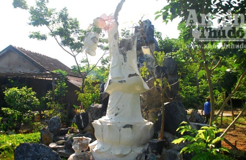 Nửa đêm xông vào nhà dân đập phá, dọa giết người