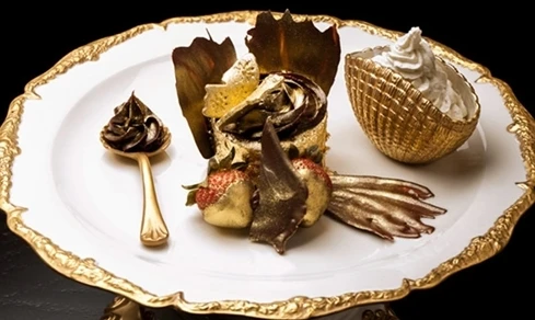 Bánh ngọt phủ vàng đắt nhất thế giới giá 28.000 USD