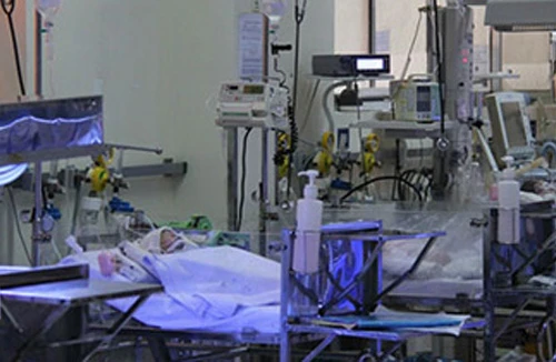 Căm phẫn kẻ chém trẻ sơ sinh để đòi nợ