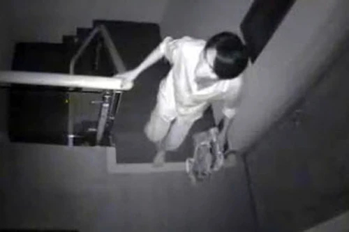 Nửa đêm, cặp vợ chồng bị kẻ lạ mặt chích điện, trộm tài sản