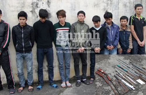 Ngăn chặn cuộc hỗn chiến bằng súng hoa cải, dao và kiếm