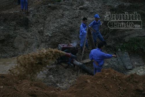 Đường ống dẫn nước sạch sông Đà lại vỡ, hơn 70.000 hộ dân mất nước