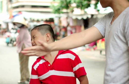 Thầy giáo đình đám gây sốt với bộ ảnh về trẻ em