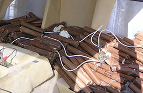 Khởi tố đối tượng chế tạo trái phép vật liệu nổ