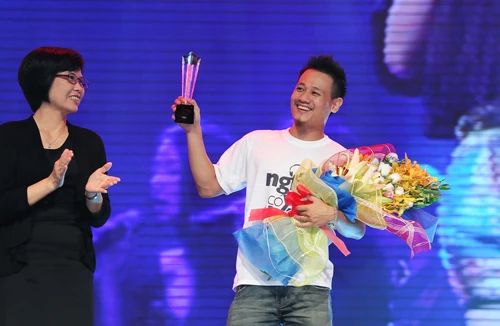 "Chuyện tình nhà thơ" đoạt giải Bài hát yêu thích tháng 9