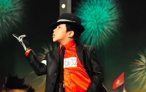 Cậu bé 10 tuổi khiến khán phòng "nóng" theo từng bước nhảy