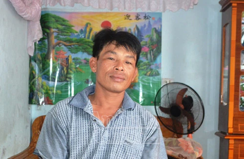 Tàu cá bị sóng lớn đánh chìm, 4 ngư dân may mắn được cứu sống