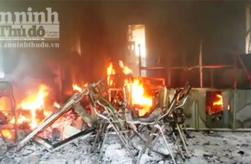 “Bà hỏa” ghé thăm bưu điện văn hóa Đền Cuông