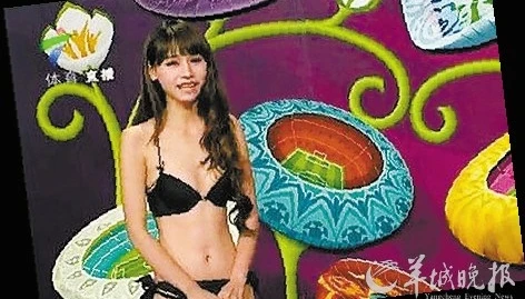 MC mặc bikini lên truyền hình gây sốc mùa Euro