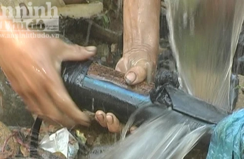 Vỡ đường ống, người dân "khát" nước