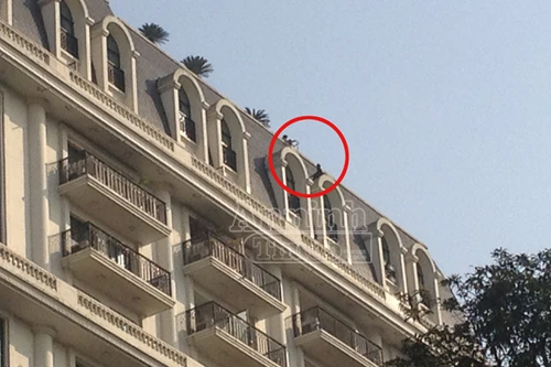 Clip người đàn ông ngồi trên nóc toà nhà Pacific, định tự tử