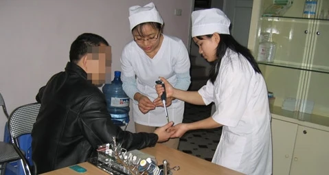 Tìm lại người tình cũ chỉ vì khát khao có...con trai