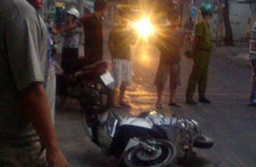 Dùng dao khống chế, cướp xe máy của bạn nhậu