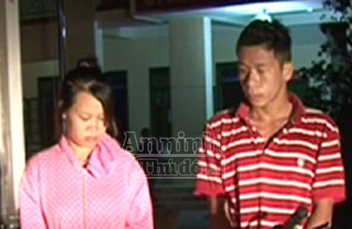 Cặp vợ chồng "hờ" rủ nhau cướp vàng giữa ban ngày