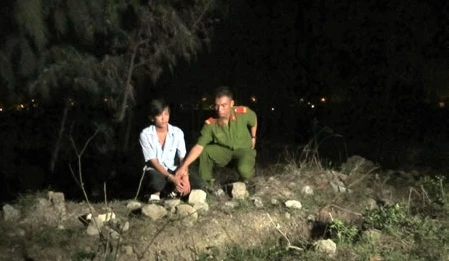 Thiếu nữ bị hãm hiếp vì nghe lời rủ rê của bạn chat (1)