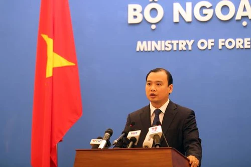 Tàu cá và 6 ngư dân Quảng Ngãi đang bị lưu giữ ở cảng Tam Á - Trung Quốc