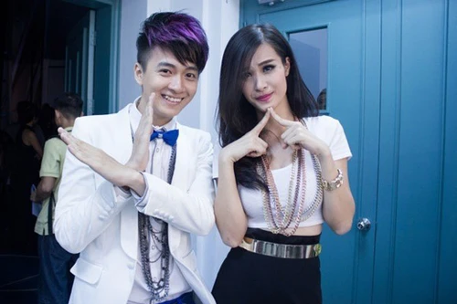 "Bỏ rơi" Ông Cao Thắng, Đông Nhi rủ Ngô Kiến Huy đi khiêu vũ