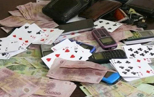 Triệt phá 2 tụ điểm đánh bạc, bắt giữ 16 đối tượng