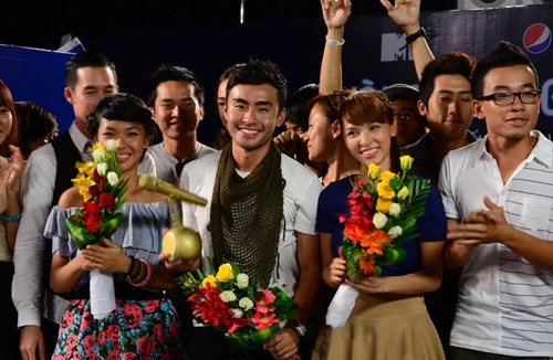 Dustin giành ngôi quán quân VJ Camp 2012