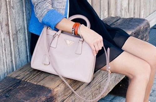 Hám "của lạ", bị "người đẹp chuyển giới" trộm dây chuyền 700 triệu đồng